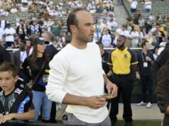 Landon Donovan critica companhia aérea após fiasco de viagens para a Copa do Mundo