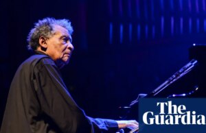 O pianista de jazz sul-africano Abdullah Ibrahim morre aos 91 anos