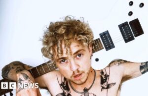 Cantor faz dueto com o eu pré-transição