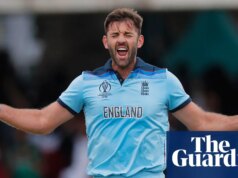 ‘Strikeout’: Plunkett, vencedor da Copa do Mundo de Críquete, causa impacto instantâneo no beisebol