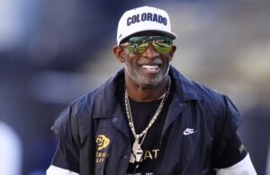 Técnico do Colorado, Deion Sanders, agora ‘livre do câncer’