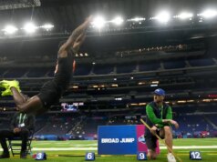 O novato do Lions, WR Kendrick Regulation, sai para a temporada com lesão no ligamento cruzado anterior