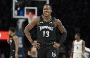 Relatório: Lobos assinam com Ayo Dosunmu um contrato de 5 anos e US$ 112 milhões