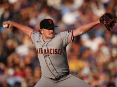 Depois de uma madrugada e um longo voo, os Giants dão as boas-vindas ao novato Nats