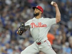 Atrás de Cristopher Sanchez, Phillies Chase Collection vence contra Brewers