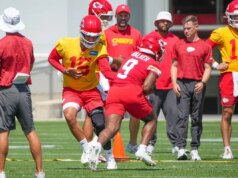 Extensão do Chiefs QB Patrick Mahomes eleva valor do acordo a mais de US$ 500 milhões