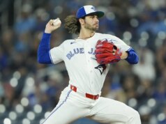 Blue Jays RHP Dylan Stop encarregado de desacelerar Rangers de início rápido