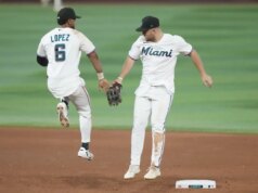 Marlins carrega sequência de derrotas e sequência de vitórias na série em Pittsburgh