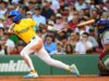 Golpe de embreagem de Ceddanne Rafaela, do Purple Sox, derruba Rangers