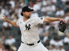 Os Yankees em dificuldades tentam encerrar a tentativa do Pink Sox pela terceira vitória consecutiva em casa