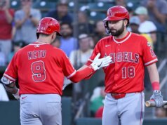 A tempestade de A volta do déficit de 7 corridas para derrotar os Angels em 10º