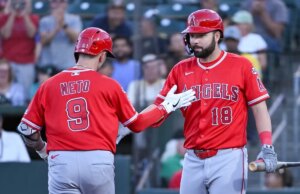 A tempestade de A volta do déficit de 7 corridas para derrotar os Angels em 10º