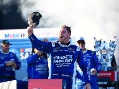 Austin Hill obtém vitória emocionante na Base Naval de Coronado