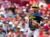 Andrew Vaughn e Brewers ganham liderança e resistem aos Reds