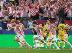 O cabeceamento tardio de Nikola Vlasic ajuda a Croácia a ultrapassar Gana e a garantir o segundo lugar no Grupo L