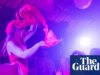 ‘Uma sereia escovava o cabelo enquanto as pessoas colocavam objetos sob seus seios’: descubra os pequenos festivais secretos que rivalizam com Glasto em termos de vibração