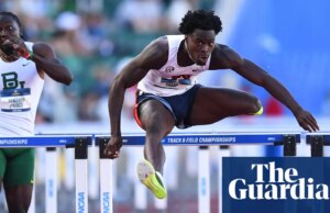 O americano Ja’Kobe Tharp quebra o recorde mundial dos 110m com barreiras em campeonatos universitários