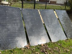 Anos de preparação para emergências me ensinaram como proteger meus geradores solares contra tempestades