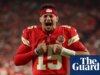 Chiefs assinam com Patrick Mahomes um contrato reestruturado no valor de mais de US$ 500 milhões