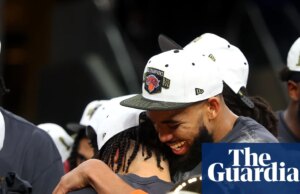 ‘Estou me beliscando’: Mike Brown fala sobre a conquista do primeiro título da NBA pelos Knicks em 53 anos – vídeo