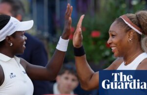 Serena Williams retorna ao tênis com vitória nas duplas do Queen
