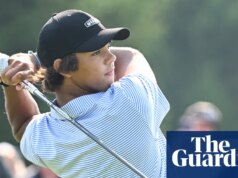 Miles Russell, 17, se classifica para o Aberto dos Estados Unidos com Charlie, filho de Tiger Woods, como caddie