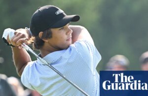 Miles Russell, 17, se classifica para o Aberto dos Estados Unidos com Charlie, filho de Tiger Woods, como caddie