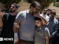 Funeral de bebê morto a tiros por tropas israelenses na Cisjordânia ocupada