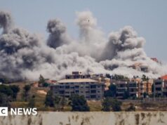 Ataques israelenses matam nove no Líbano enquanto o Hezbollah dispara foguetes sobre a fronteira