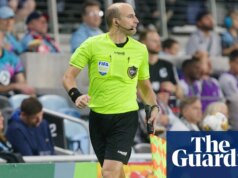 O impedimento semiautomático está chegando para a Copa do Mundo. Veja como um árbitro o usa