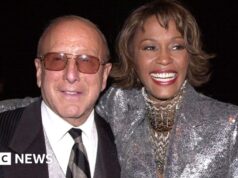 Clive Davis, magnata da música por trás de Whitney Houston e Bruce Springsteen, morre aos 94 anos