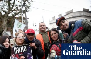 ‘Não apenas um cantor’: argentinos fazem fila por quilômetros para lamentar a maior estrela do rock da qual a maior parte do mundo nunca ouviu falar