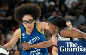 Olivia Miles: a mulher maravilha de óculos pulverizando oponentes da WNBA em sua temporada de estreia