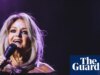 Bonnie Tyler sai do coma, mas permanece nos cuidados intensivos em Portugal