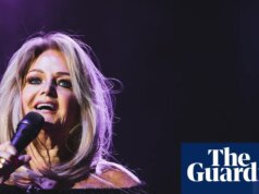 Bonnie Tyler sai do coma, mas permanece nos cuidados intensivos em Portugal