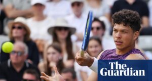 Ben Shelton vence o compatriota americano Taylor Fritz em Stuttgart pelo primeiro título na grama