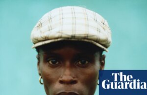 Bongeziwe Mabandla enfrentou vícios, doenças e traidores. Como a cantora sul-africana permaneceu tão otimista?