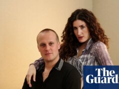 ‘Nigella vegetariana’ e penteados sedutores: John Early e Kate Berlant abordam a cultura dietética em uma nova sátira de influenciador