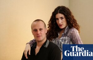‘Nigella vegetariana’ e penteados sedutores: John Early e Kate Berlant abordam a cultura dietética em uma nova sátira de influenciador