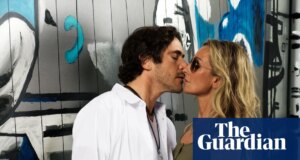Jack Savoretti e Jemma Powell relembram: ‘Quando ela entrou pensei: “Aí está você. A mãe dos meus filhos”‘