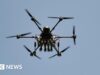 Sete mortos após drone atingir ônibus em parte da Ucrânia controlada pela Rússia