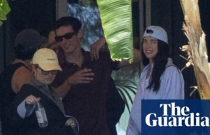 Casamento de Dua Lipa e Callum Turner divide Palermo: ‘Eu entenderia se fosse pelo papa’
