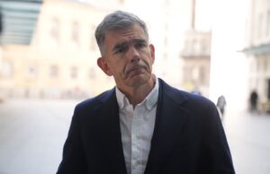 BBC eliminará The World Tonight da Radio 4 na primeira rodada de cortes abrangentes de empregos