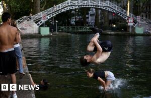 Parisienses se refrescam no canal em meio a onda de calor de ‘alerta vermelho’
