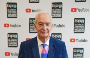 Jon Snow diz que não está com medo, mas ‘queria esconder’ o diagnóstico de Alzheimer