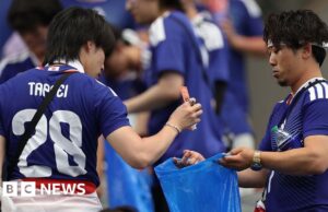 Faça isso em casa também, dizem mulheres aos torcedores japoneses que limparam estádio da Copa do Mundo