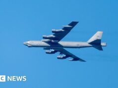 Oito mortos após queda de bombardeiro B-52 da Força Aérea dos EUA na Califórnia