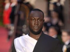 Stormzy multado por usar telefone enquanto dirigia uma Ferrari de £ 400.000 em Londres
