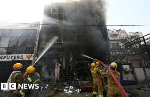 Inquérito ordenado após incêndio em prédio matar 15 pessoas em cidade do norte da Índia