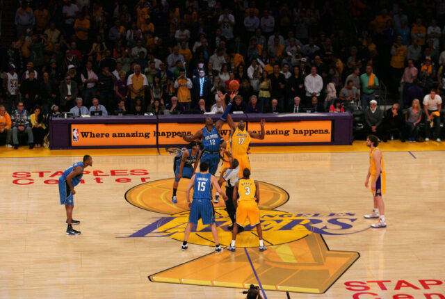 AFP__20090605__GYI0057603186__v1__HighRes__NbaFinalsGame1OrlandoMagicVLosAngelesLake-1200x807.jpg